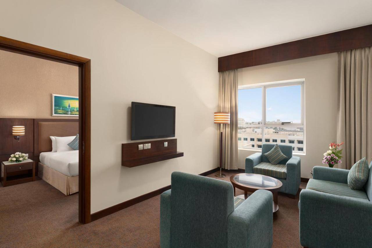 Рамада Дубай. Wyndham Dubai Deira 4. Super 8 by Wyndham Dubai Deira 4 ОАЭ Дубай. Отель Рамада Дубай.