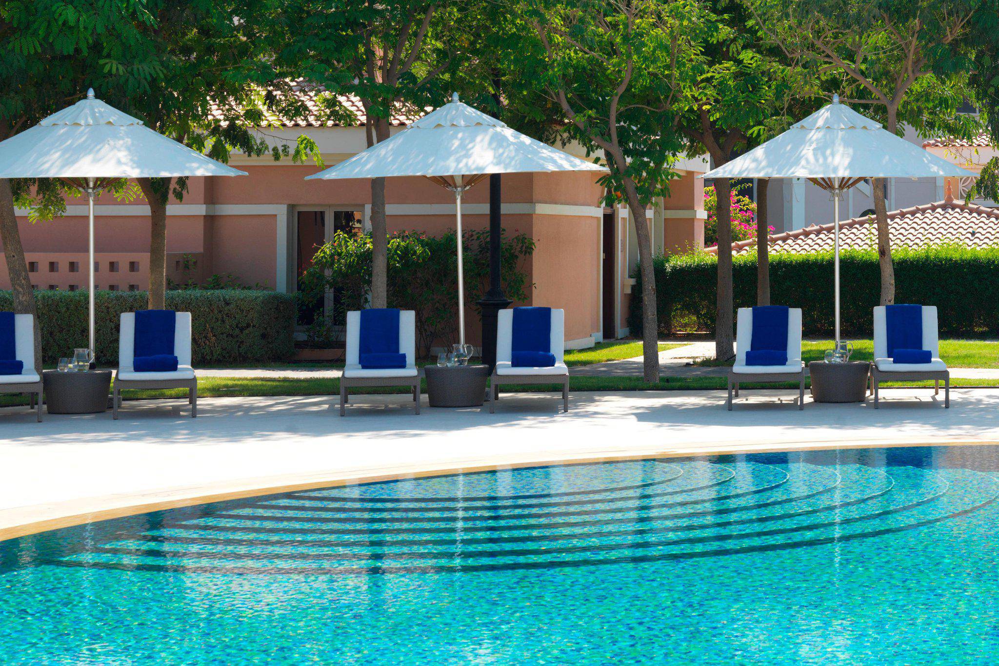 Ritz carlton abu dhabi. Абу Даби the Ritz Carlton Grand canal5. Отель в Абу Даби Ritz Carlton. The Ritz-Carlton Abu Dhabi Grand canal 5*. The Ritz-Carlton Abu Dhabi пляж
