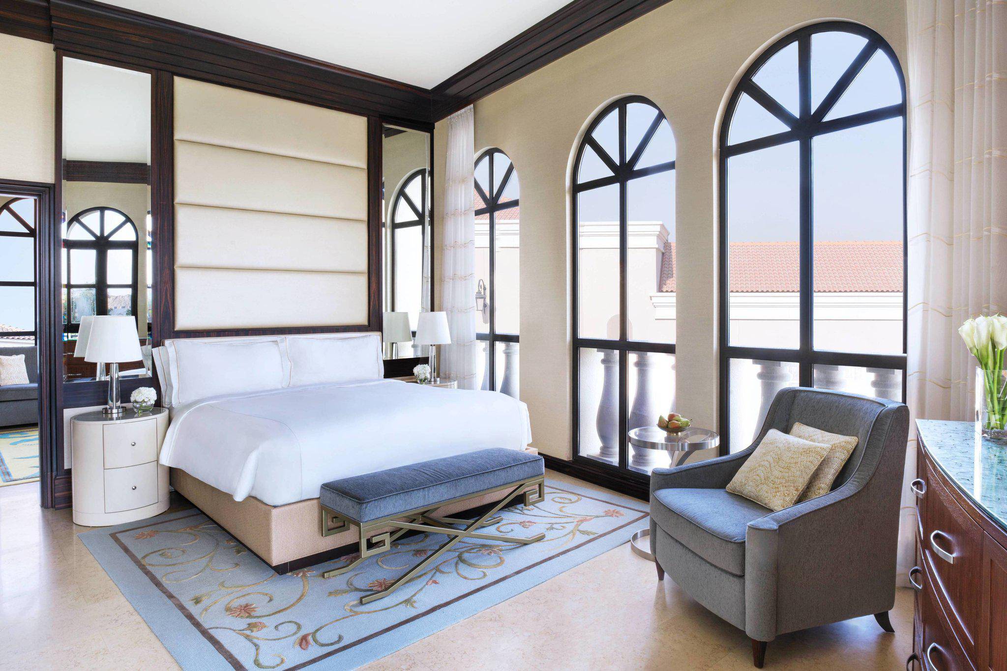 Ritz carlton abu dhabi. Ритц Карлтон Абу Даби. Отель в Абу Даби Ritz Carlton. The Ritz Carlton Abu Dhabi 5*. The Ritz-Carlton Abu Dhabi Grand canal 5*