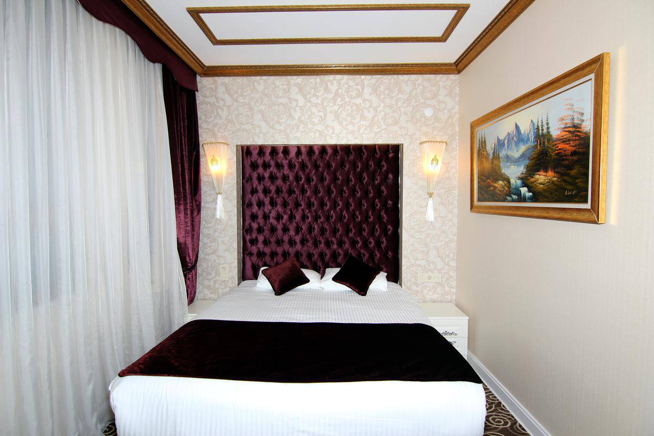 Royal hotel 4. Diamond Royal Hotel 4* (Сиркеджи). Отель диамонд Стамбул. Истанбул Роял отель. Отель Роял Дербент.