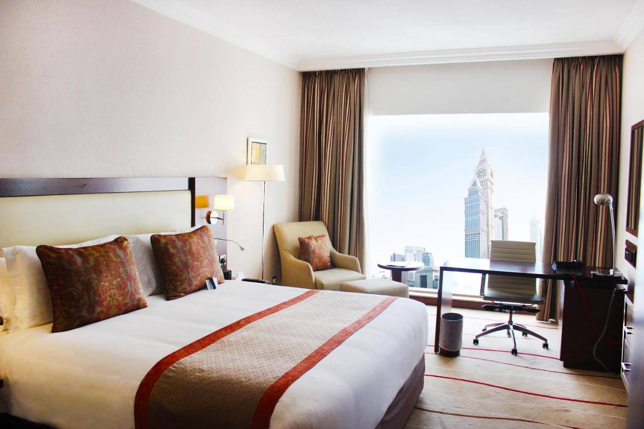 Millennium plaza doha 5 al sadd. Crowne Plaza Dubai 5 звезд. Crowne Plaza Sheikh Zayed Road 5*. Crowne Plaza Dubai Sheikh Zayed Road. Crowne Plaza Dubai Deira Люксы.