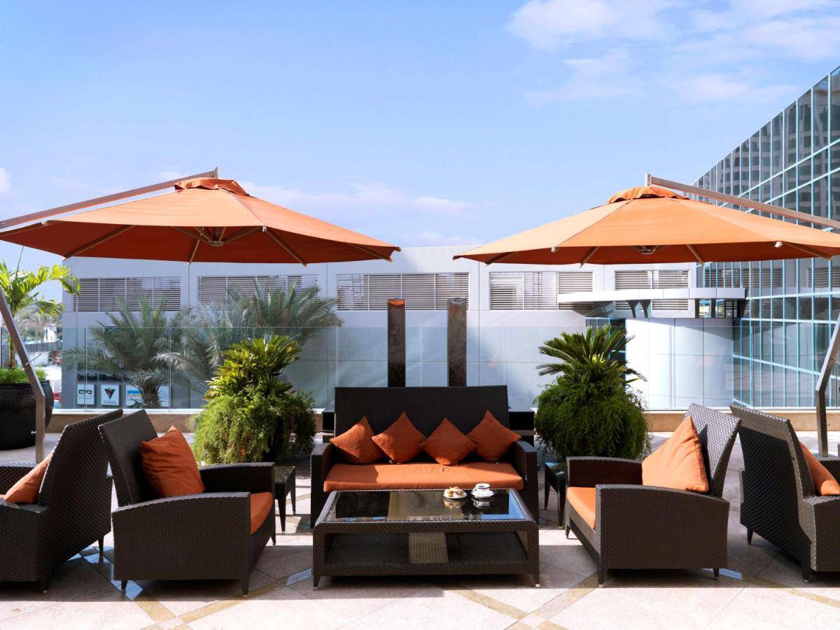 Radisson resort 4 оаэ. Radisson Blu Hotel, Dubai Media City. Radisson Blu Hotel Dubai Media City 4. Radisson Blu Hotel Dubai Media City бассейн. Radisson Blu Hotel Dubai Media City фото.