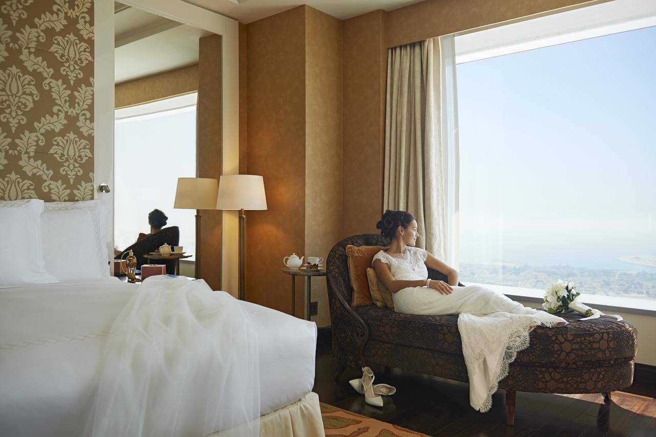 Отель для новобрачных три звезды миллиардера читать. Conrad Hotel Dubai 5. Отель для молодоженов СПБ. Отель для новобрачных молодоженов СПБ.