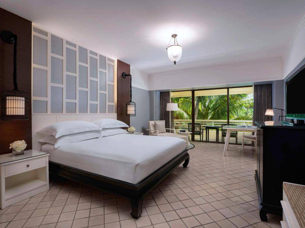 Pullman Phuket Arcadia Karon Beach Resort 5*. Beyond Resort Karon 4.