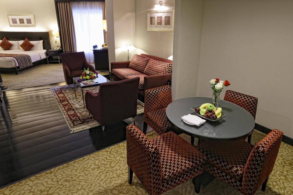 Ramada plaza by wyndham dubai 4. Ramada Plaza by Wyndham Dubai Deira (ex. Best Western Premier) 4* (Дейра). Отель Рамада Дубай. Вестерн отель Дубай. Ramada Hotel and Suites by Wyndham Dubai JBR.