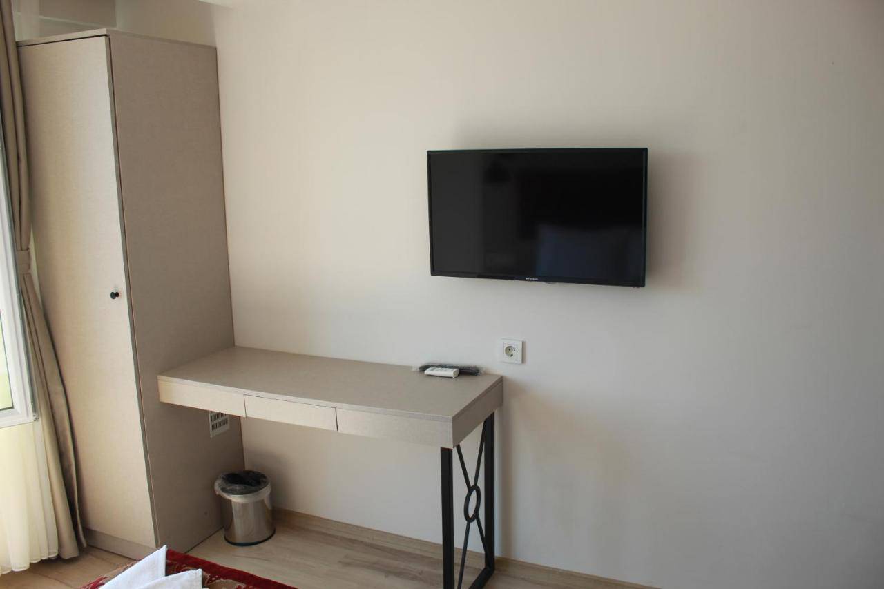 The lola hotel