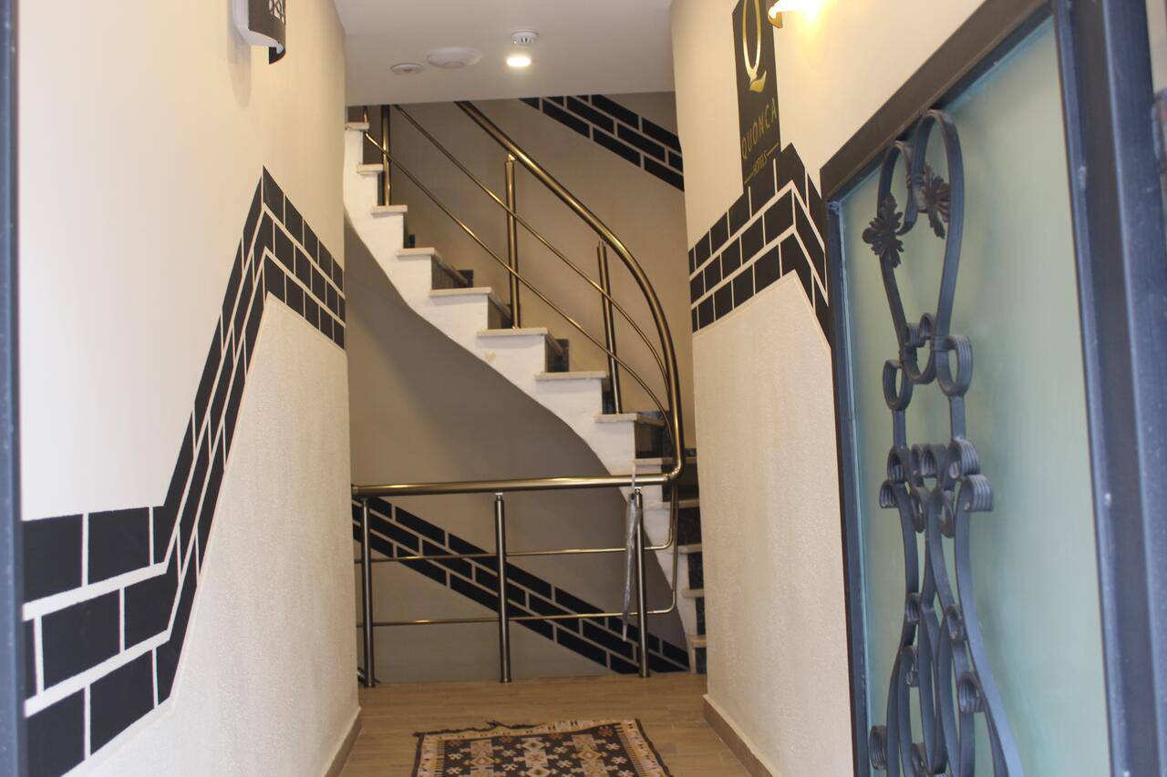 The lola hotel. The Lola Hotel Стамбул. The Lola Hotel 3*.