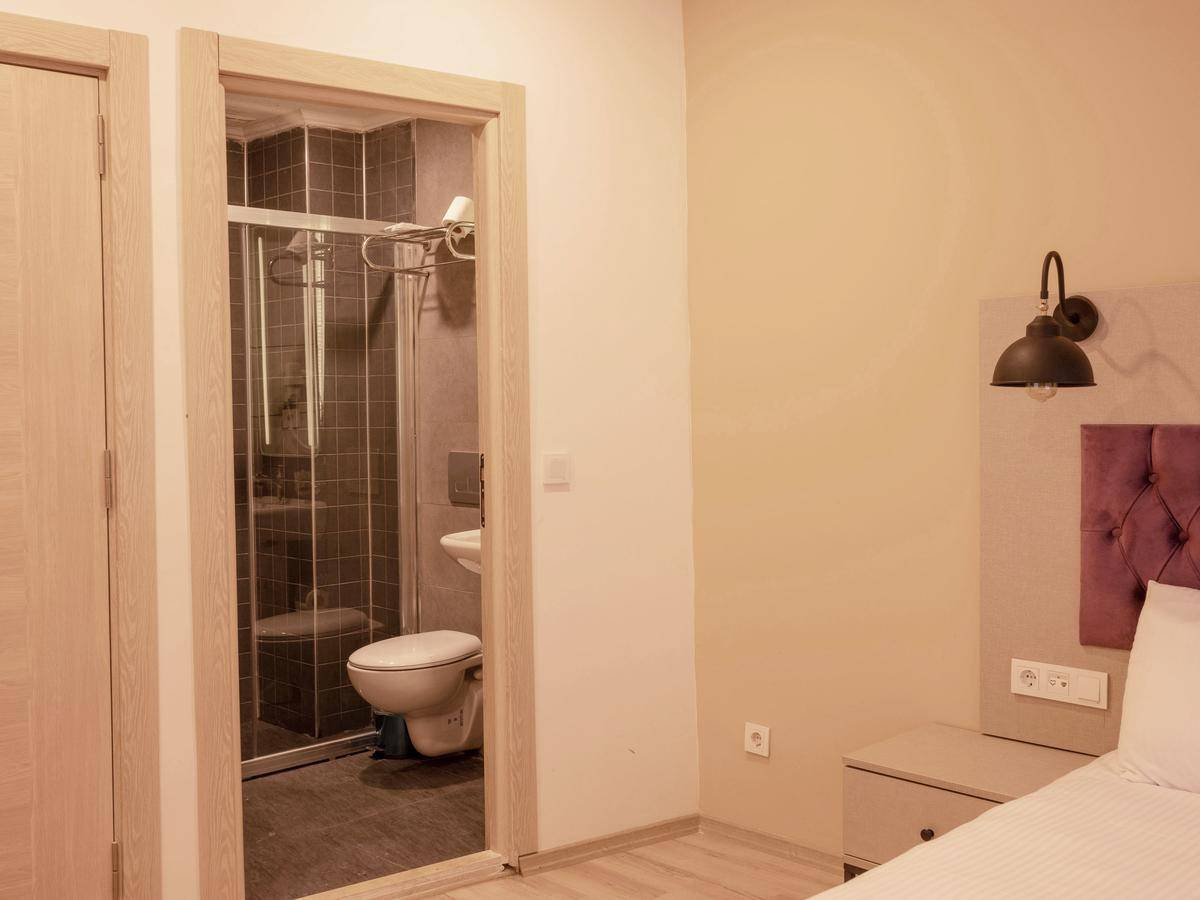 The lola hotel. Лола отель Стамбул. The Lola Hotel 3 Стамбул. Турция Стамбул the Lola Hotel 4*. Истанбул гостиная the Lola Hotel.