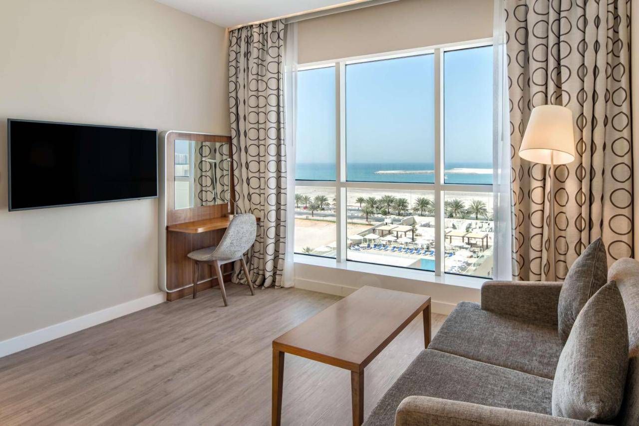 Radisson resort рас эль хайма. Radisson Resort ras al Khaimah 4. Radisson Resort ras al Khaimah Marjan Island 4*. Radisson Resort ras al Khaimah Marjan Island 5*. Radisson ras al Khaimah балкон.